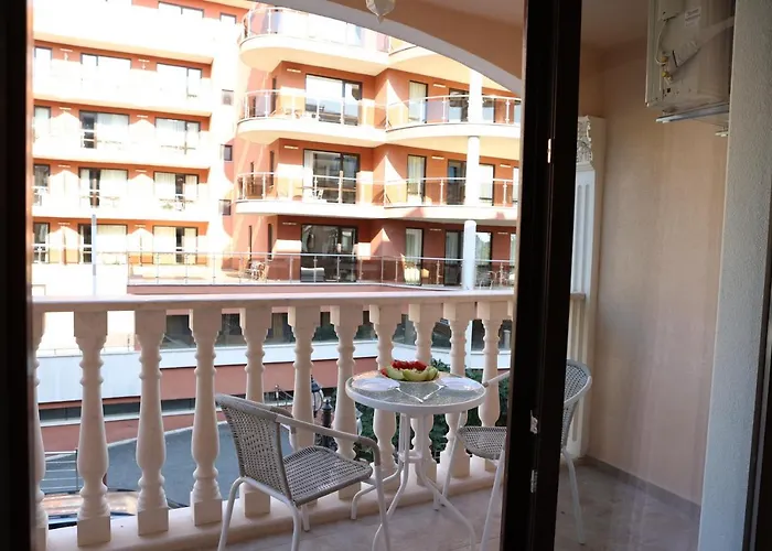 Valencia Gardens Luxury Διαμέρισμα Νεσέμπαρ