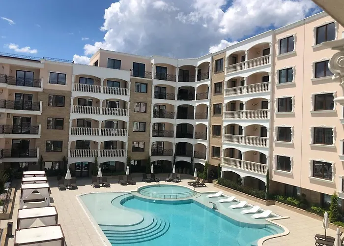 Valencia Gardens Luxury 아파트 네세부르